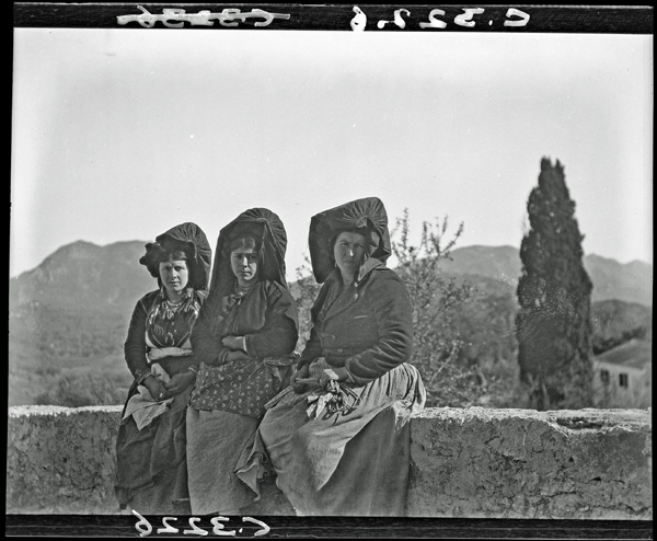 Through the Female Lens: Women Travellers’ Photography and the BSA SPHS Collection